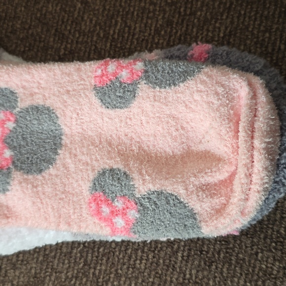 DISNEY WOMENS PINK & WHITE MINNIEMOUSE 2 PAIRS OF SOFT SOCKS FITS SHOE SIZE 4-10 - Picture 10 of 10